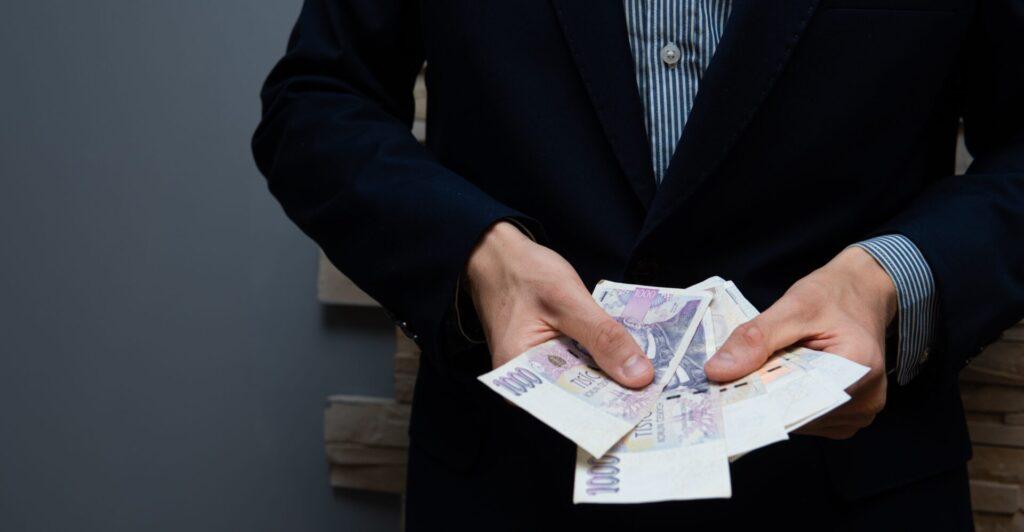 Při sjednávání soukromé půjčky je důležité podmínky splácení písemně zaznamenat.